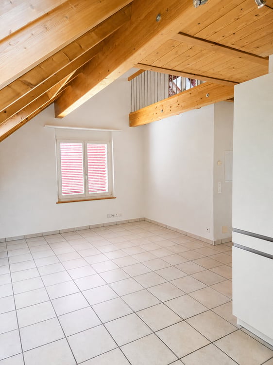 Hell 3-Zimmer Duplex-Dachwohnung mit neuer Küche und Sauna zu vermieten 2