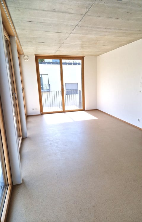 Moderne 2-Zimmerwohnung mit grosser Loggia und Gartenanteil in Lyss zu vermieten 4