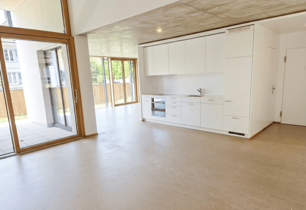 Moderne 2-Zimmerwohnung mit grosser Loggia und Gartenanteil in Lyss zu vermieten 3