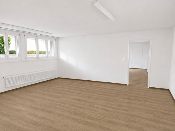 Helles 2-Zimmer-Büro mit Lagerraum an zentraler Lage in Lyss zu vermieten 2
