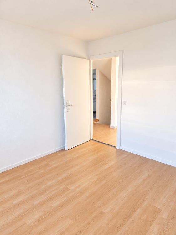 Grosszügiges Einfamilienhaus mit Wintergarten und Garten in Brügg zu vermieten 40