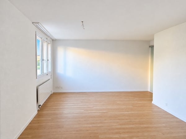 Grosszügiges Einfamilienhaus mit Wintergarten und Garten in Brügg zu vermieten 4