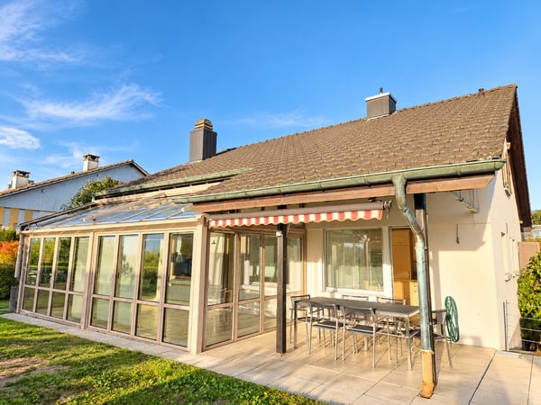 Grosszügiges Einfamilienhaus mit Wintergarten und Garten in Brügg zu vermieten 55