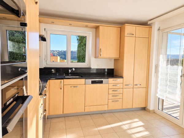 Grosszügiges Einfamilienhaus mit Wintergarten und Garten in Brügg zu vermieten 50