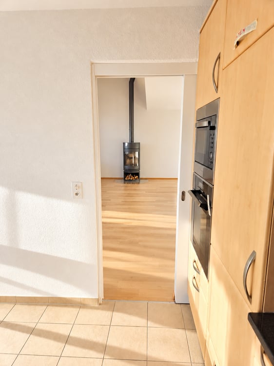 Grosszügiges Einfamilienhaus mit Wintergarten und Garten in Brügg zu vermieten 56