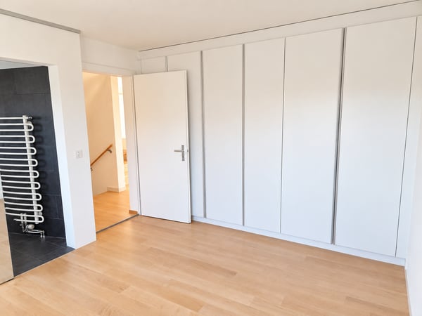 Grosszügiges Einfamilienhaus mit Wintergarten und Garten in Brügg zu vermieten 33