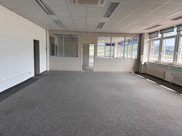 Ausgebaute Büros mit angrenzender Lagerfläche 5