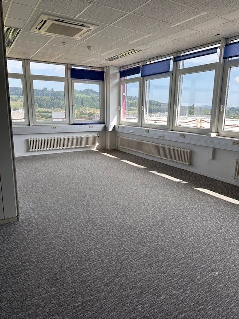 Ausgebaute Büros mit toller Weitsicht 2