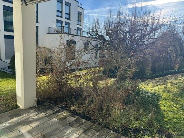 Stilvoll und hochwertig renovierte Gartenwohnung an ruhiger Lage 2