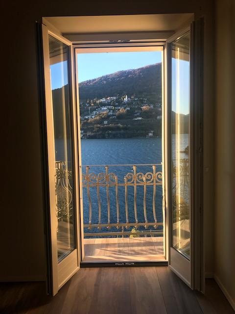 Attico con stupenda vista lago in casa di soli 3 appartamenti