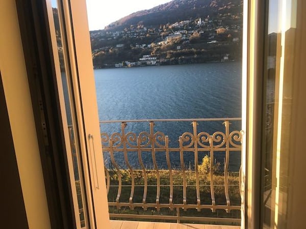 Attico con stupenda vista lago in casa di soli 3 appartamenti 12