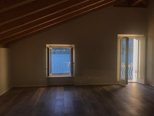 Attico con stupenda vista lago in casa di soli 3 appartamenti 11