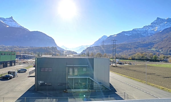 Superbe halle aménagée de 175m2 sur 3 niveaux avec grand parking 7