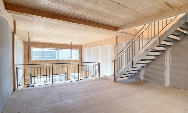 Superbe halle aménagée de 175m2 sur 3 niveaux avec grand parking 4