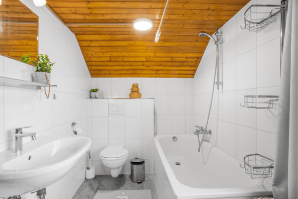 Renoviertes freistehendes Einfamilienhaus mit Umschwung 6