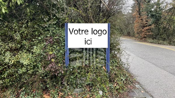 Local commercial avec 19 places de parking 13