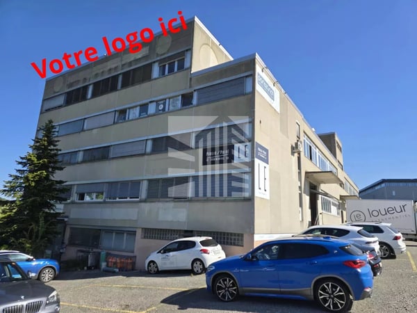 Vaste local commercial à Ecublens 1