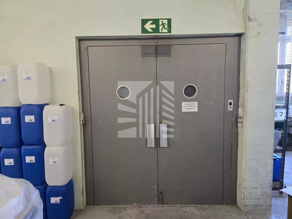 Vaste local commercial à Ecublens 3