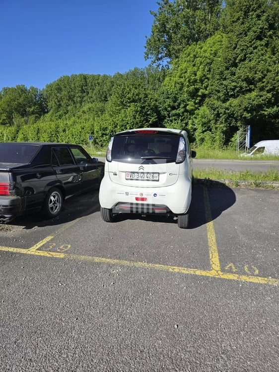 Vaste local commercial à Ecublens 12