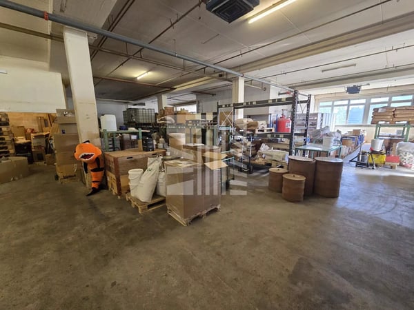 Vaste local commercial à Ecublens 5