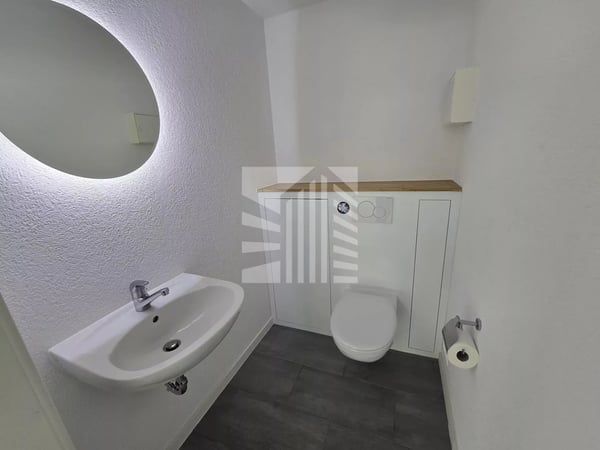 Local moderne de 70 m² avec cuisine équipée et parking 7