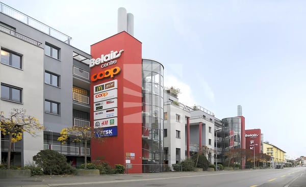 Superbe arcade dans le centre commercial Belair 1