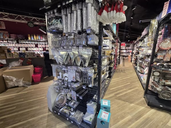 Superbe arcade dans le centre commercial Belair 8