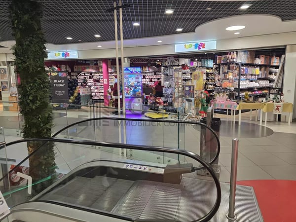 Superbe arcade dans le centre commercial Belair 4