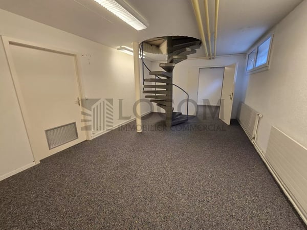 Locaux à louer dans immeuble équipé 8