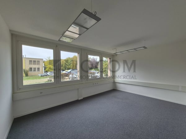 Locaux à louer dans immeuble équipé 4