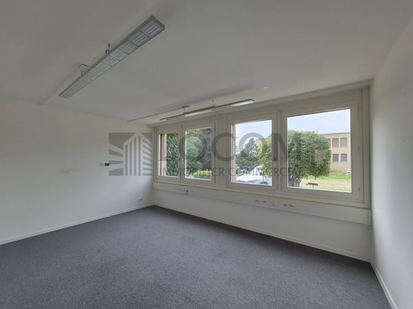 Locaux à louer dans immeuble équipé 5