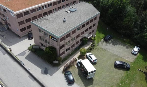 Locaux à louer dans immeuble équipé 2