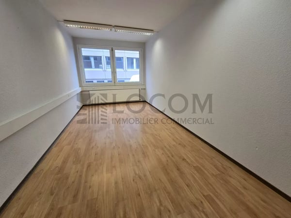 Locaux à louer dans immeuble équipé 9