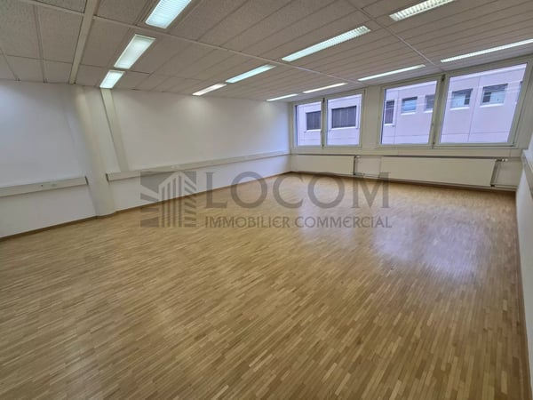 Locaux à louer dans immeuble équipé 4
