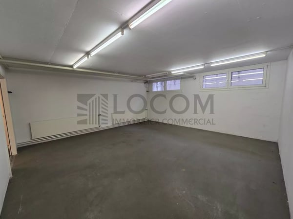Locaux à louer dans immeuble équipé 7