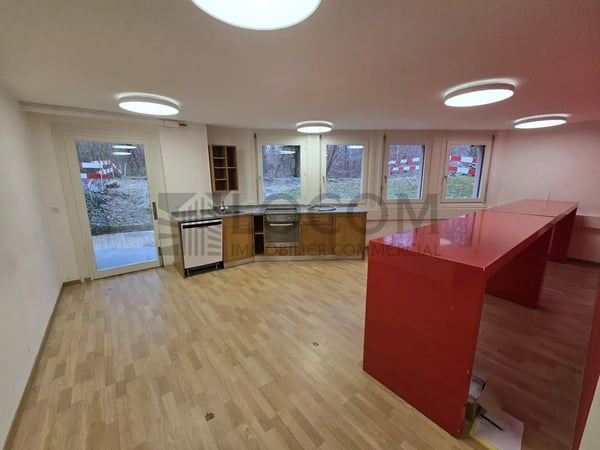 Locaux à louer dans immeuble équipé 12