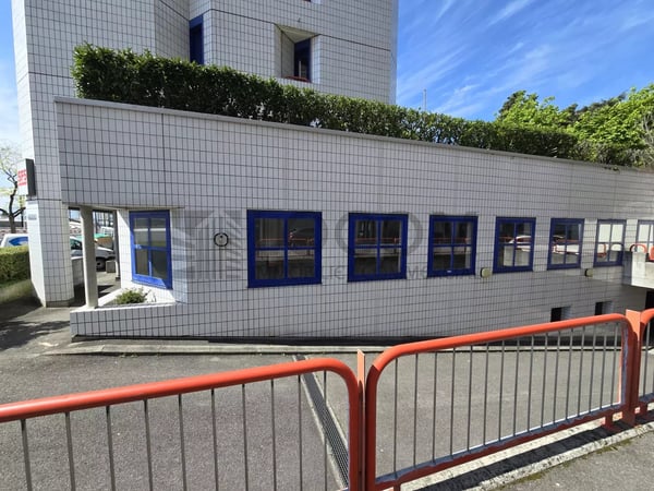 Locaux polyvalents sur la ligne du tram 9