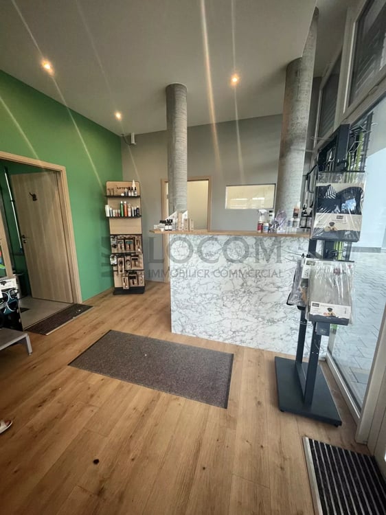 Arcade commerciale de 75 m² avec importante visibilité 4
