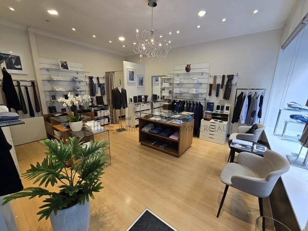 Belle arcade de 82 m² à la rue de la Paix à côté d'Hermès 5