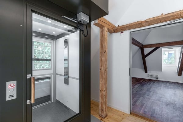 Büro im Dachgeschoss eines historischen Gebäudes 6