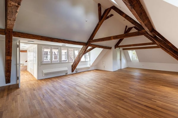 Büro im Dachgeschoss eines historischen Gebäudes 2