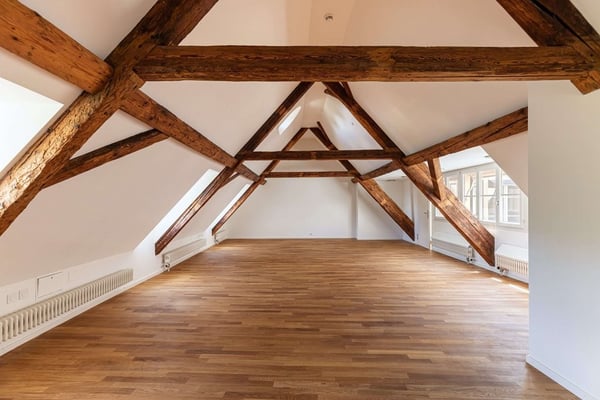 Büro im Dachgeschoss eines historischen Gebäudes 3