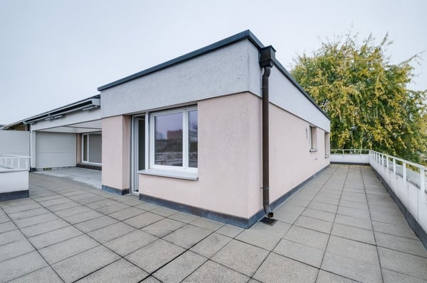 Attika mit Weitblick und aussergewöhnlicher Terrasse 9