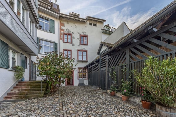 Luxuriöse Altstadt-Wohnung mit Gartensitzplatz an exklusiver Lage