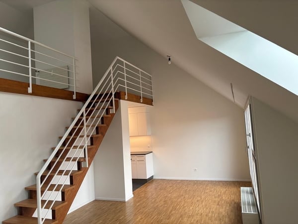 Charmante 2.5-Zimmer-Wohnung mit Balkon und Rhein-Nähe 2