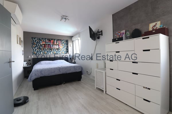 Neuwertiges Familienhaus mit Pool und Spielplatz 6