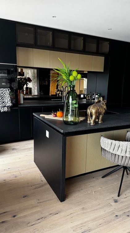 Licht. Luft. Luxus. – Exklusive 1.5-Zimmer-Attikawohnung mit Jacuzzi & Wintergarten 3