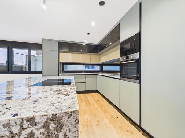 Exklusiver Neubau 2025 – 1.5-Zi. Terrassenwohnung mit 130 m² Panorama 5