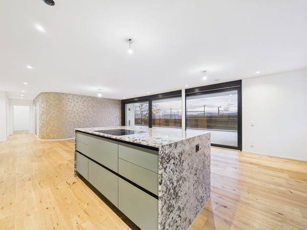 Exklusiver Neubau 2025 – 1.5-Zi. Terrassenwohnung mit 130 m² Panorama 1