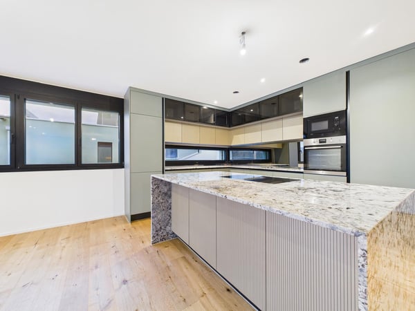 Exklusiver Neubau 2025 – 1.5-Zi. Terrassenwohnung mit 130 m² Panorama 10